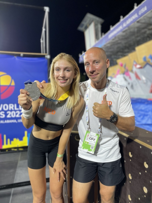 Noa Diorgina Man (zilver) met Mark van Swieten bij de World Games 2022