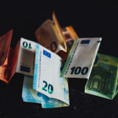 10 and 20 euro bill 3806749 v2